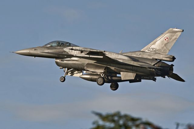 N4051 — - PLAF F-16C on final approach at EPKS after afternoon sortie