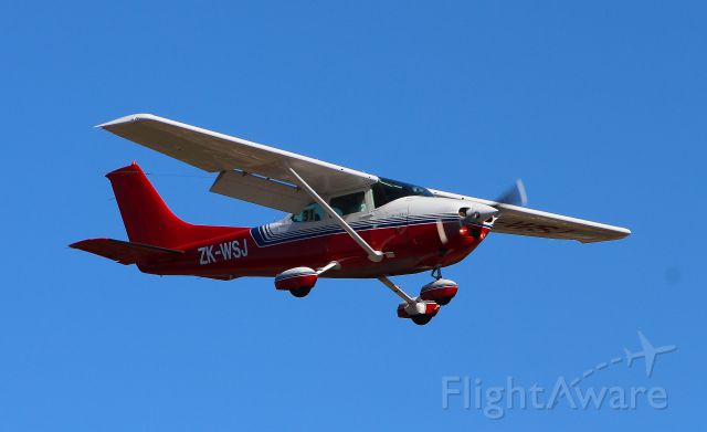 ZK-WSJ — - On finals at Bridge Pa, Hastings NZ, During Air Safari, 27th March 2013