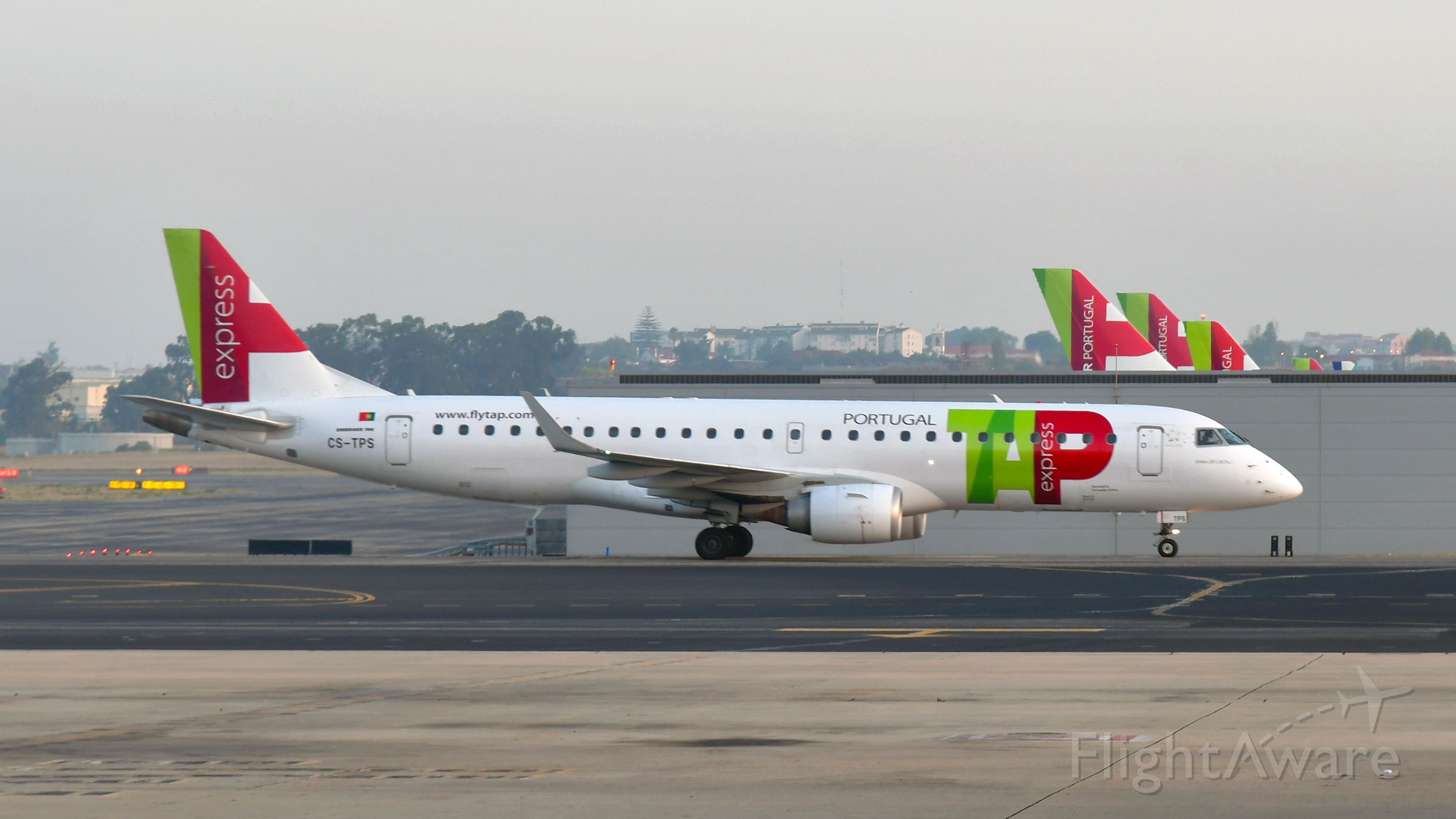 Embraer ERJ-190 (CS-TPS) - TAP Express Embraer ERJ-190LR CS-TPS in Lisbon 