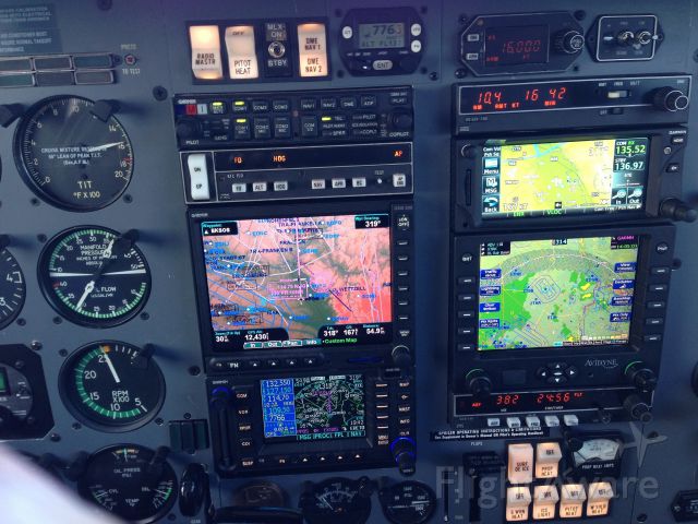 Piper Malibu Mirage (N662TC) - MFDs Garmin GMX200, Avidyne EX600, GPS Garmin GNS480 and Garmin GTN650