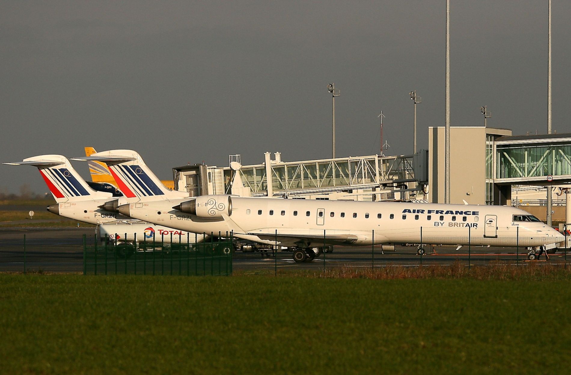 Canadair Regional Jet CRJ-700 (F-GRZI) - Canadair Regional Jet CRJ-700, Brest-Guipavas Airport (LFRB-BES)