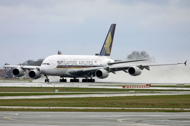 Airbus A380-800 (9V-SKJ)