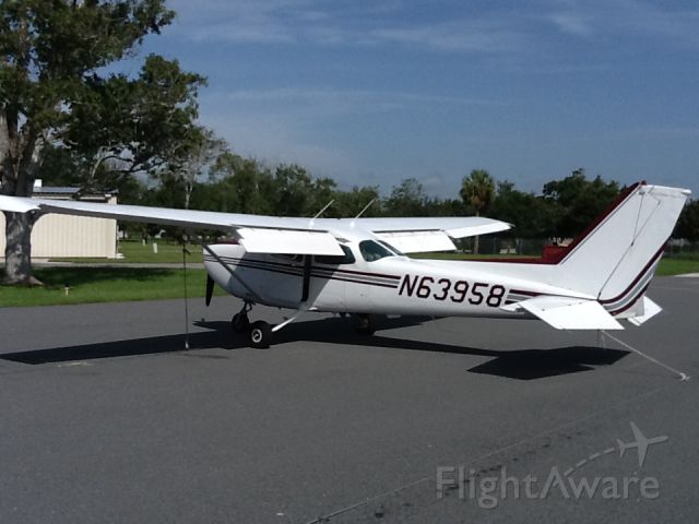 Cessna Skyhawk (N63958) - Aircraft is used by Florida-Flyers flight school.