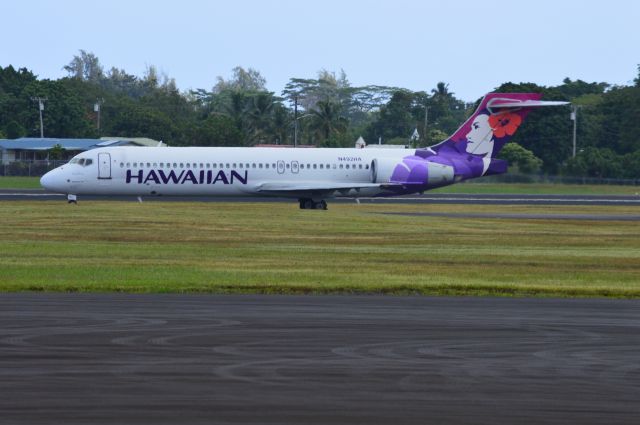 Boeing 717-200 (N492HA) - Hawaiian Airlines Boeing 717-200 taxiing to runway at Hilo International Airport.