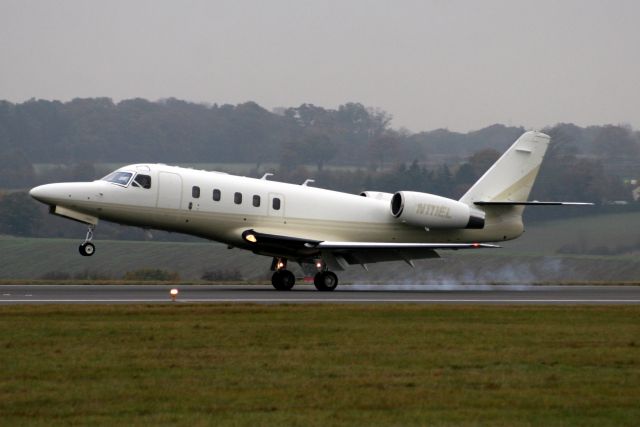 IAI Gulfstream G100 (N111EL) - Arriving on rwy 26  from EHAM on 11-Nov-09.