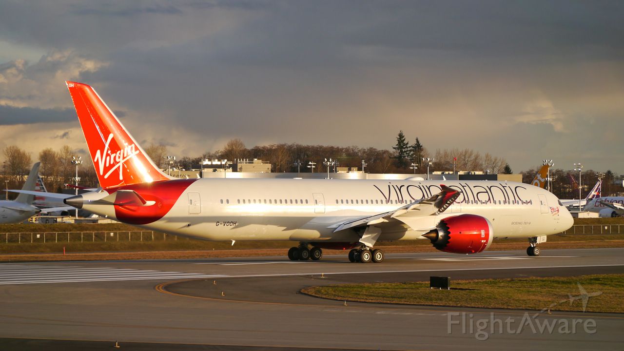 Boeing 787-9 Dreamliner (G-VOOH) - BOE029 begins a taxi test on Rwy 16R on 1/19/15. (ln 256 / cn 37968). The late sunlight really made the aircraft colors pop!