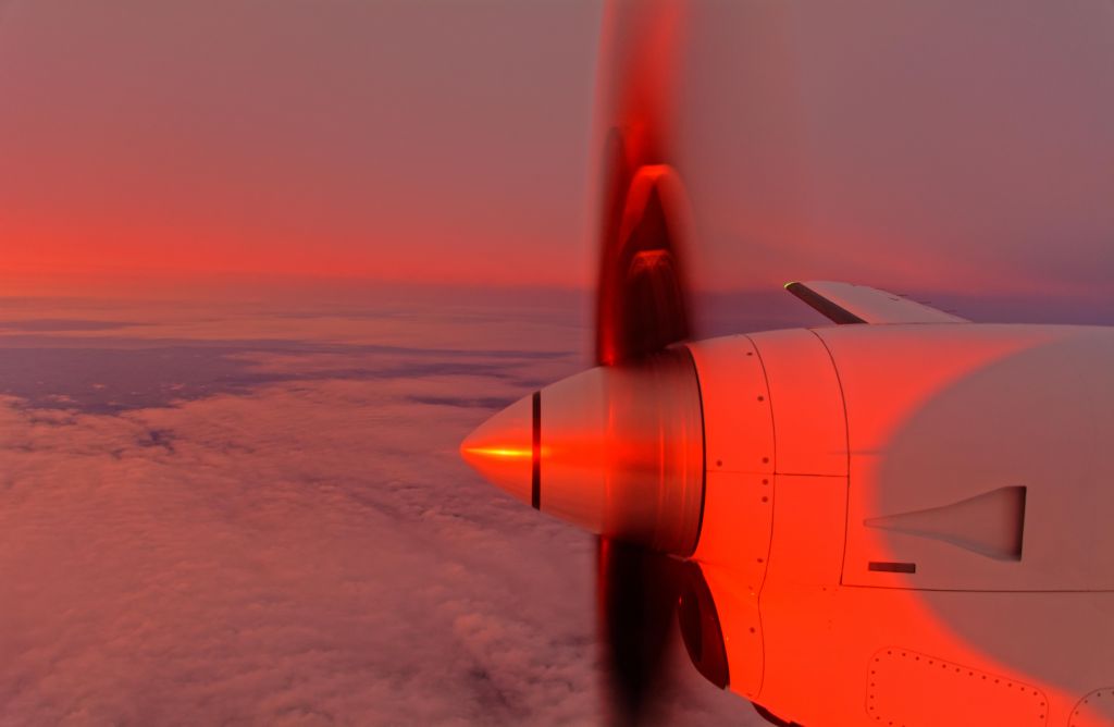 Saab 340 — - First light on the way to Melbourne, yes it was this red colour, amazing really. Well... with a 8000 k white balance anyway :)