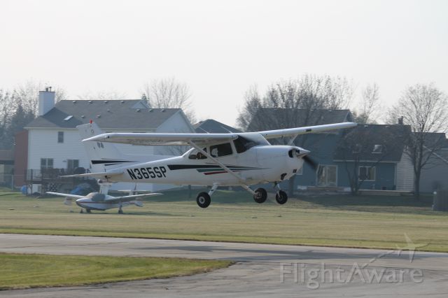 Cessna Skyhawk (N365SP) - Taking off runway 36 at 1C5