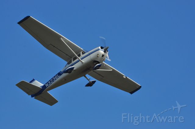 Cessna Skylane (N3236L)
