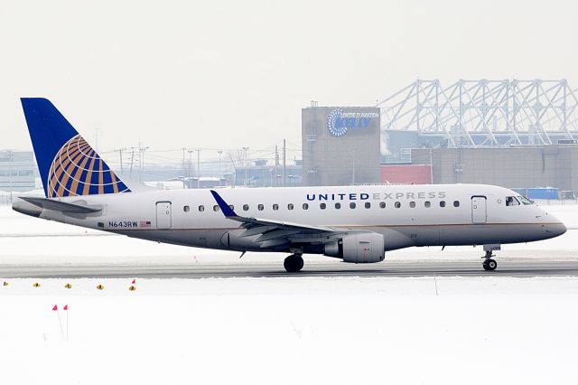 Embraer 170/175 (N643RW) - Turning on to Rwy 24R for a flight to Chicago OHare.