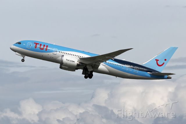 Boeing 787-8 (G-TUIG) - TOM182 off to Cancun