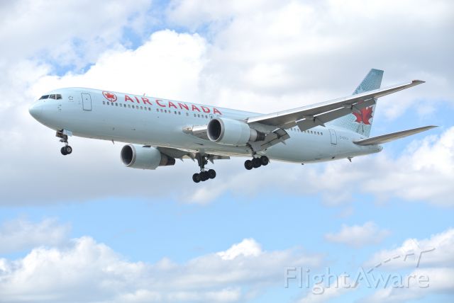 BOEING 767-300 (C-GSCA) - Very short final runway 23 at Toronto Pearson