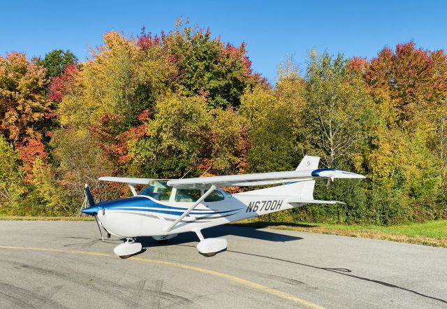Cessna Skyhawk (N6700H)