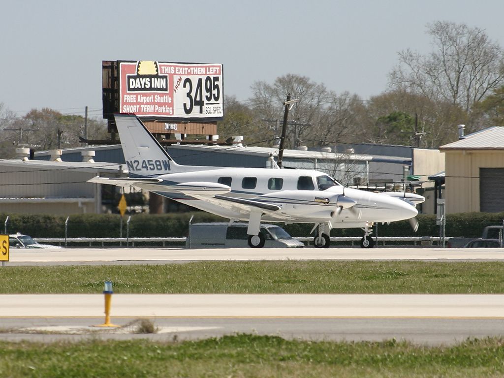 Piper Cheyenne (N2458W) - A Cheyenne Departing New Orleans Moisant in 2005