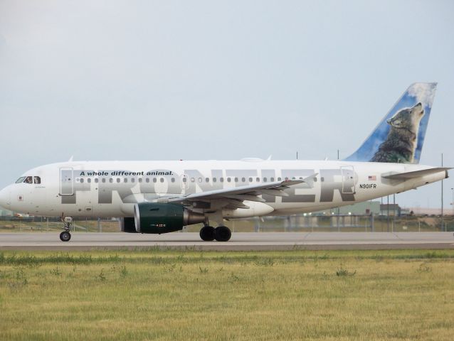 Airbus A319 (N901FR) - Frontiers first A319 with Wally. This plane was sold to Rossyia as well. But for those of us that liked Wally, it seems they fired Sebastian the Hawk, and brought back Wally. Wally can now be seen on A/C 933, N933FR...