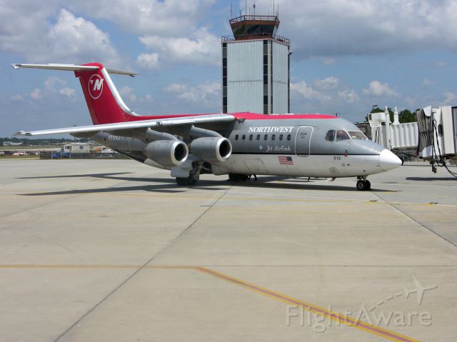 N512XJ — - Being Pushed from Biloxi/Gulfport Regional ( KGPT ) to go to San Antonio International ( KSAT ) in 2004.