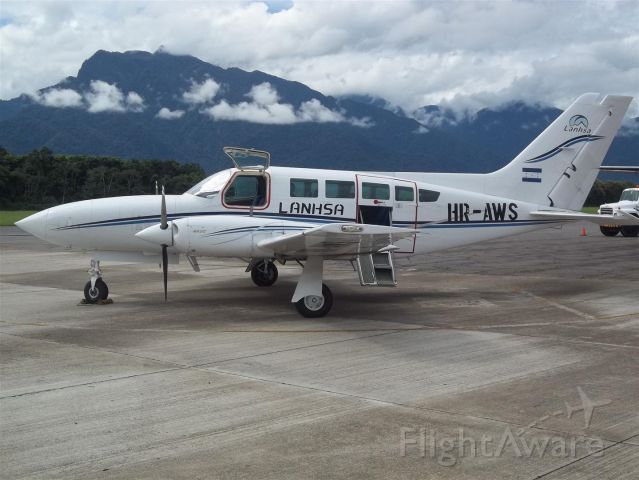 Cessna 402 (HR-AWS) - In La Ceiba Airport, Honduras