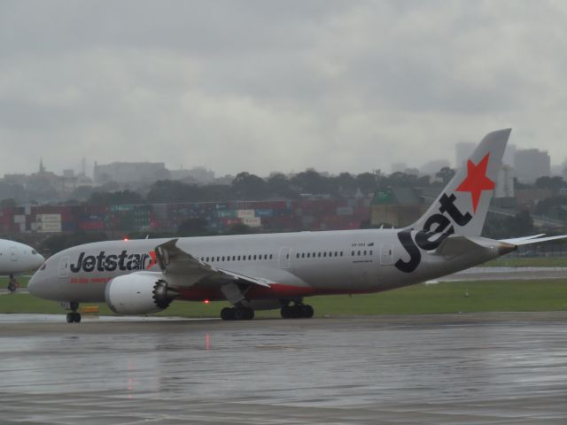 Boeing 787-8 (VH-VKA) - VH-VKA taxiing to Runway 16R at Sydney just after downpour.