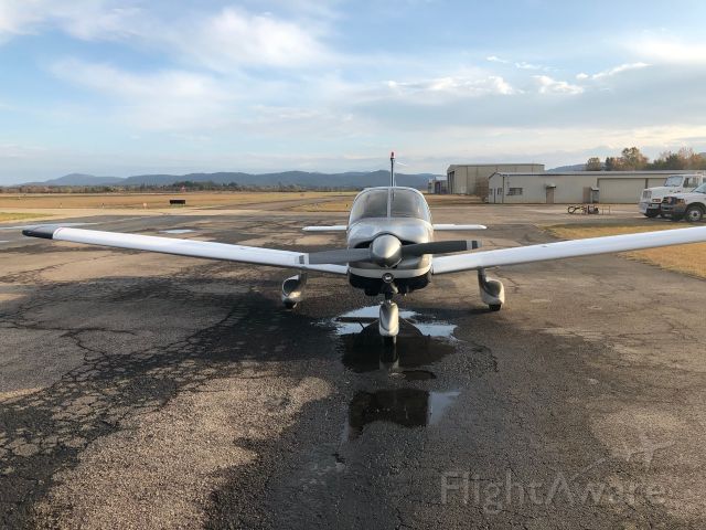 Piper Cherokee (N2215Z) - Picking up newly painted N2215Z, a 79 Piper Archer II after new paint and new annual.