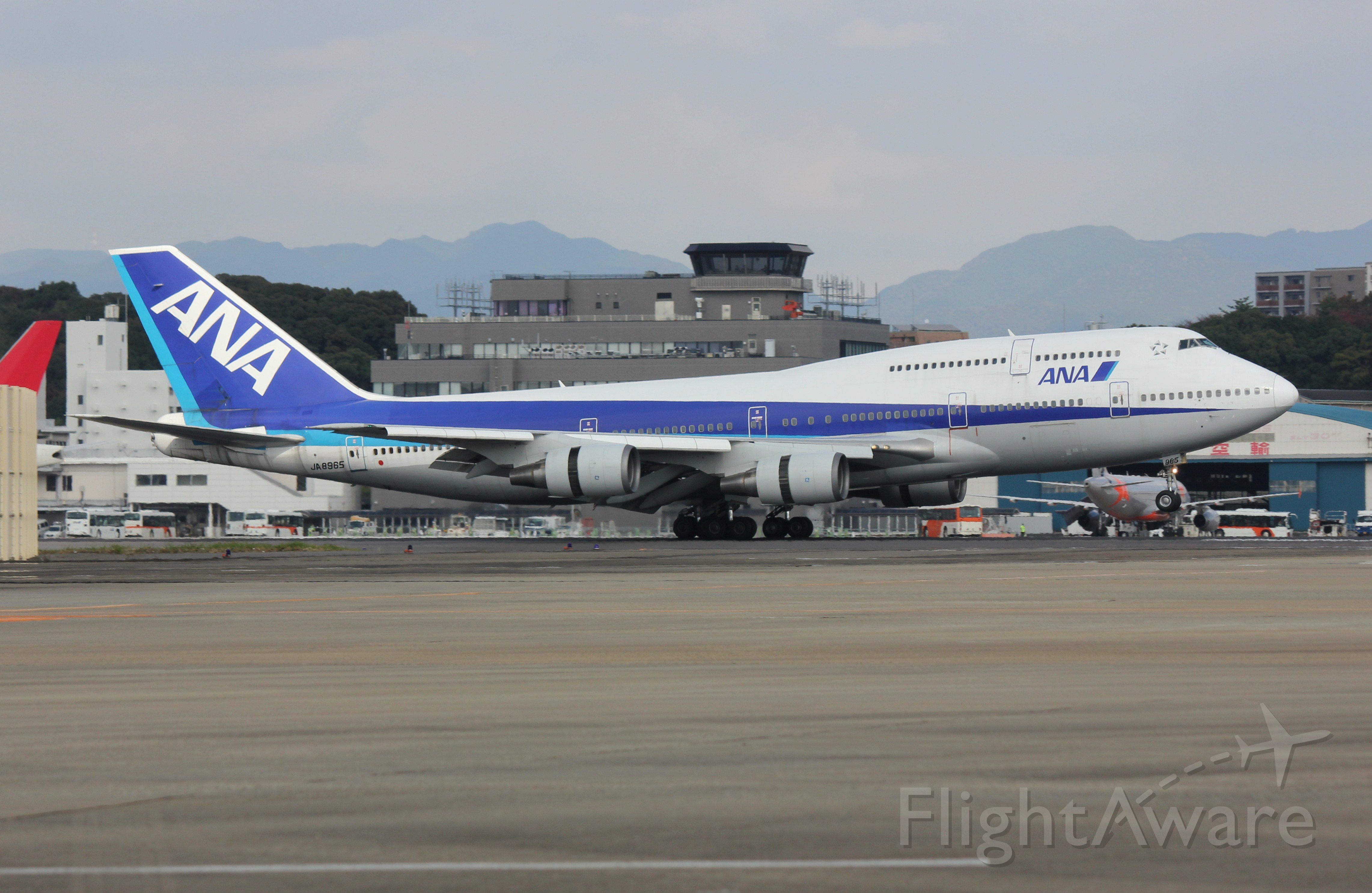 Boeing 747-200 (JA8965)