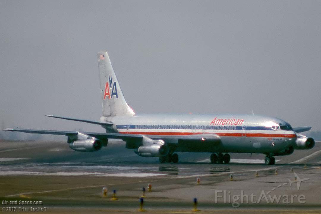 Boeing 707-300 — - American Airlines Boeing 707-323B exits the runway at Phoenix on February 8, 1975.