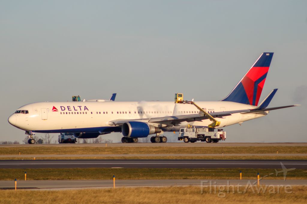 BOEING 767-300 (N1603) - Delta 767-300 being deiced before its flight to ATL.