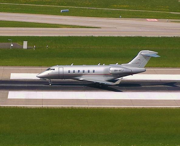 Bombardier Challenger 300 (9H-VCJ)