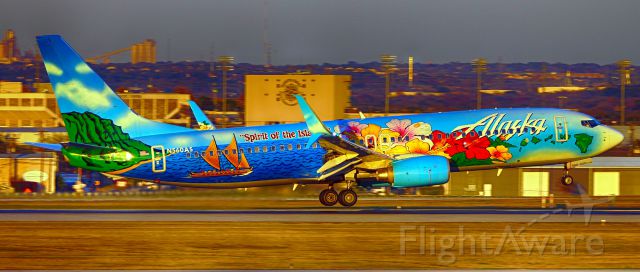 Boeing 737-800 (N560AS) - Spirit of the Islands arriving just before sunset.