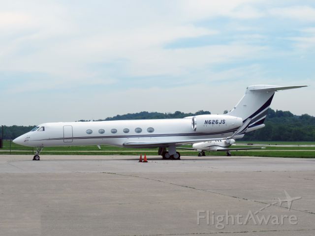 Bombardier Global Express (N626JS) - First class of business aviation.