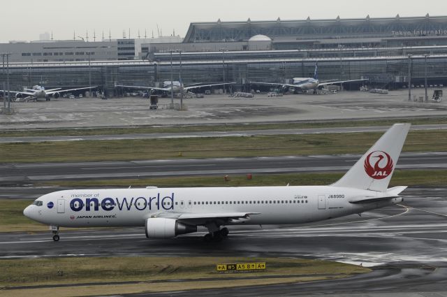 BOEING 767-300 (JA8980) - Taxing at Tokyo-Haneda Intl Airport on 2016/03/28