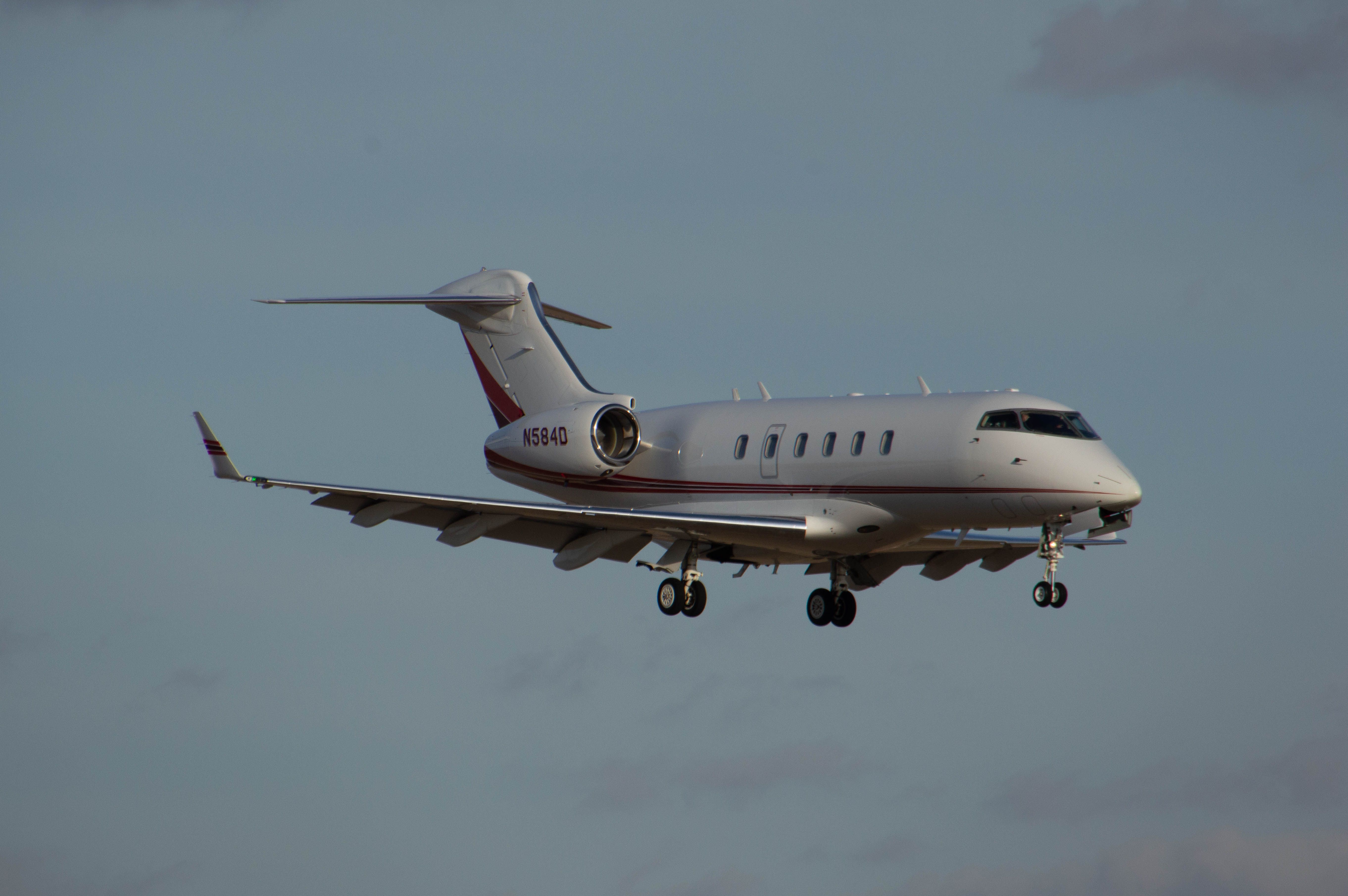 N584D — - N584D is on short final Runway 23 at DSM. This aircraft, a 2008 Challenger 300, is owned by Bank Of Utah Trustee (Salt Lake City, UT) and not available for tracking. Photo taken March 4, 2020 at 4:24 PM with Nikon D3200 at 400mm.