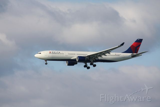 Airbus A330-300 (N807NW)