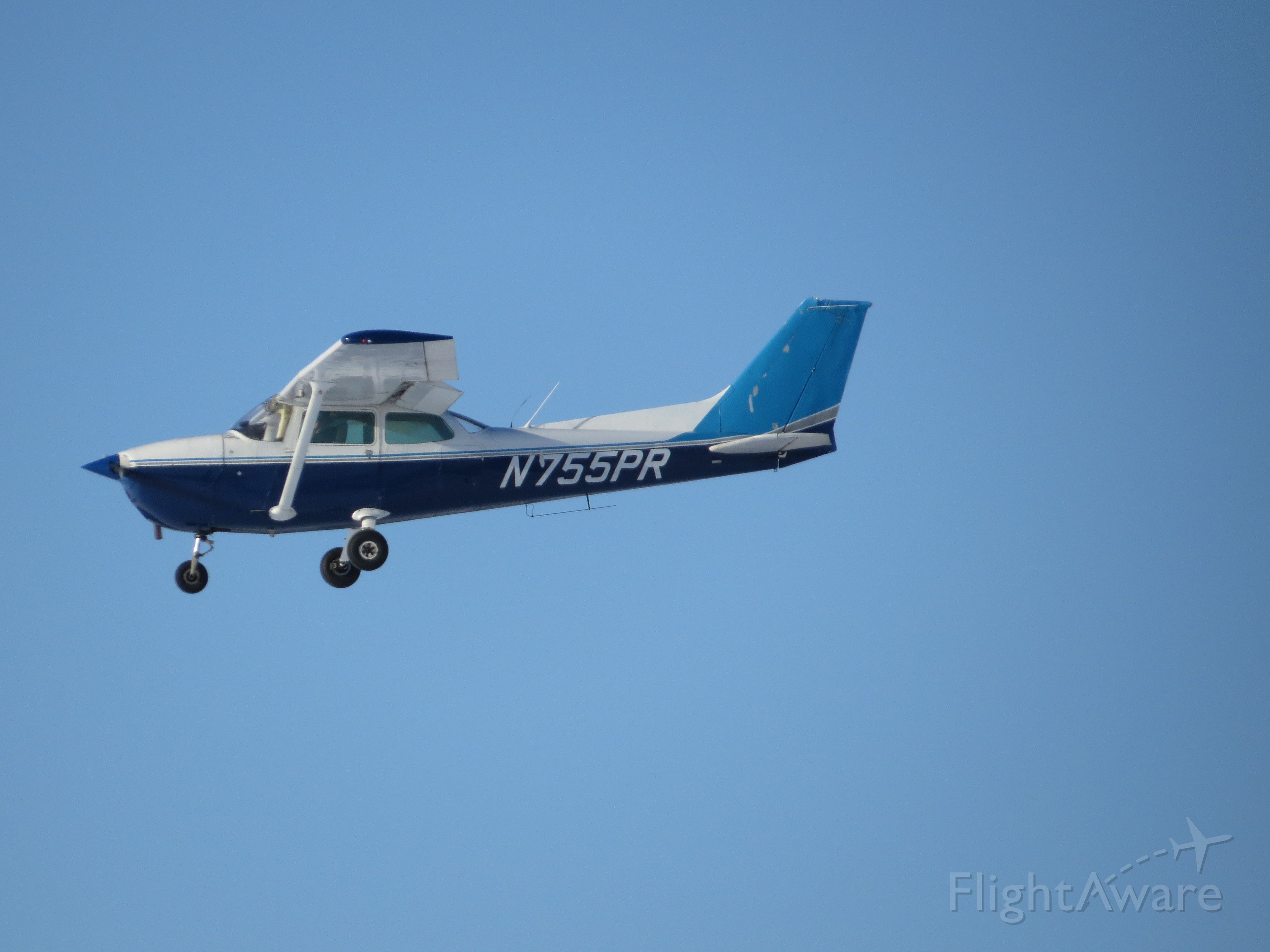Cessna Skyhawk (N755PR)