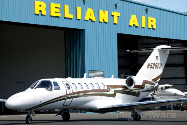 Cessna Citation CJ3 (N525EZ) - A CJ3 managed by RELIANT AIR. RELIANT AIR has the lowest fuel price on the Dnbury (KDXR) airport.
