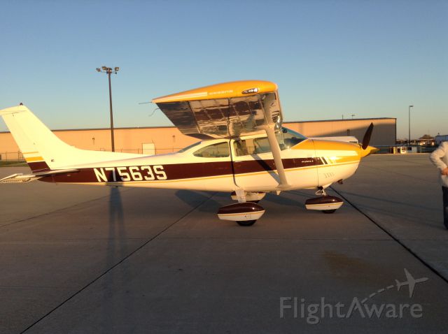 Cessna Skylane (N7563S)