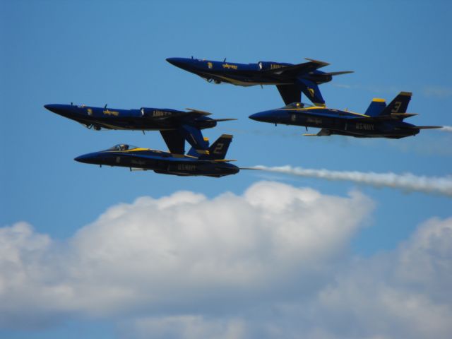 — — - The Blue Angles peforming the "mirror".