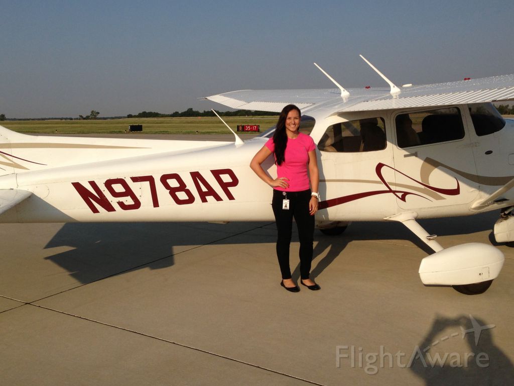Cessna Skyhawk (N978AP) - MELISSA EIZAGAECHEVARRIA with her first SOLO 2013
