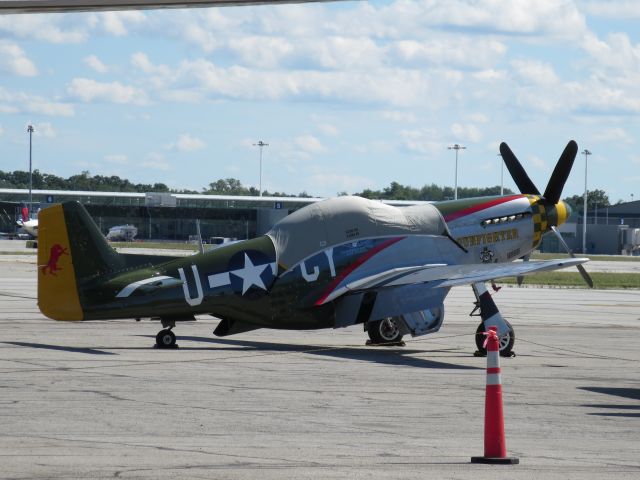 North American P-51 Mustang (N5428V)