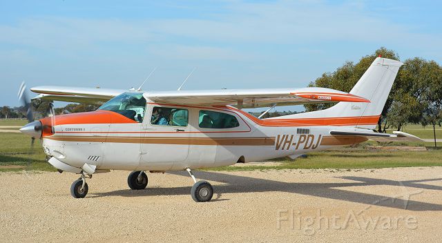 Cessna Centurion (VH-PDJ)