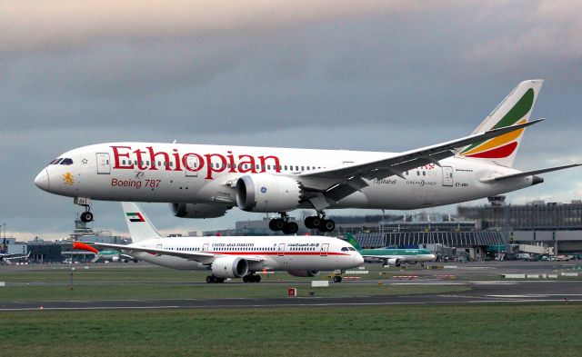 Boeing 787-8 (ET-AOV) - Ethiopian 787 landing, while UAE government 787 waits to depart