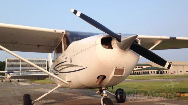 Cessna Skyhawk (N2338V)
