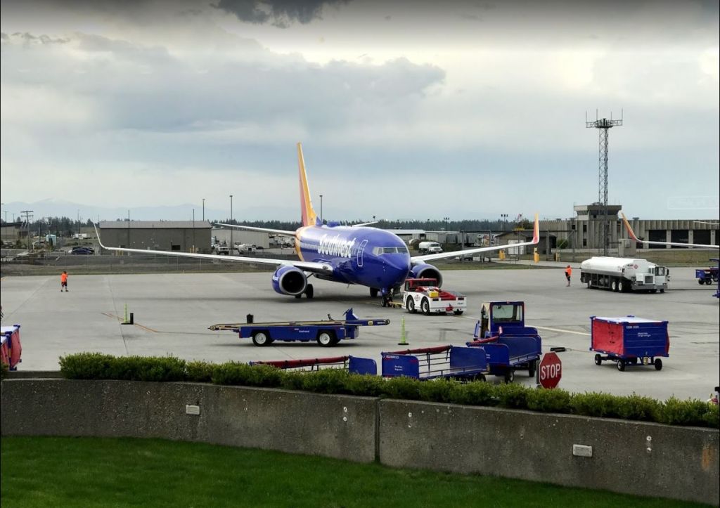 Boeing 737-700 (N567WN) - Pushing back for departure to Las Vegas