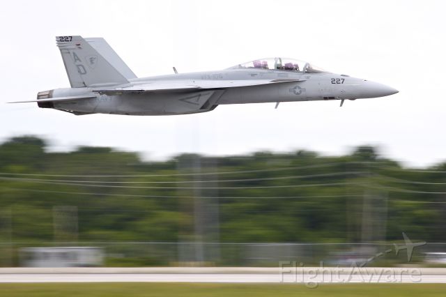 McDonnell Douglas FA-18 Hornet (16-5913) - Dayton Air Show.  Taken with a 400mm lens and shutter speed 1/160sec