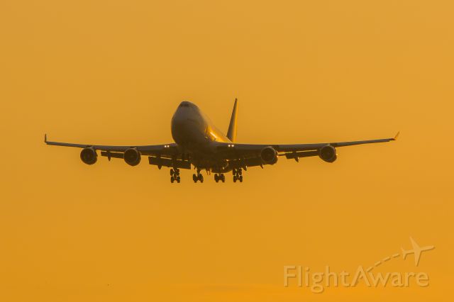 Boeing 747-400 (N465MC) - "Giant" on a 1/4mi final to Runway 10 at BWI coming from Germany. 