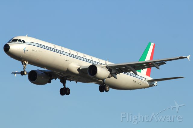 EI-IXI — - An Alitalia A321-200 sporting a stylish retro livery, approaches LHR.