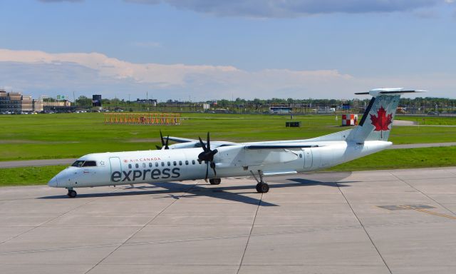 de Havilland Dash 8-400 (C-FSRY) - Air Canada Express De Havilland Canada DHC-8-402Q Dash 8 C-FSRY in Montréal 