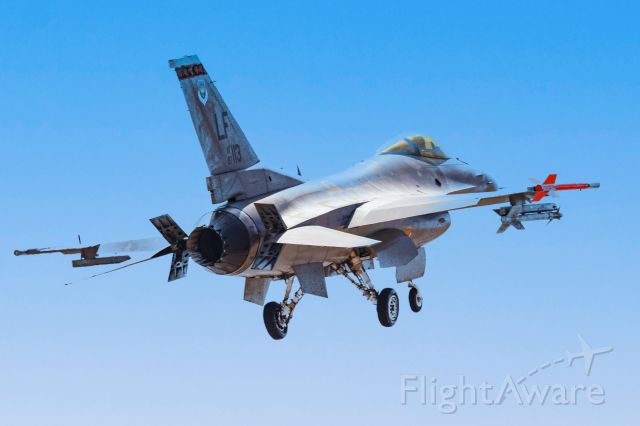 Lockheed F-16 Fighting Falcon — - Northern Ave 21R Approach