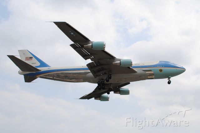 82-8000 — - President Obama landing in Des Moines, Iowa on May 24, 2012.