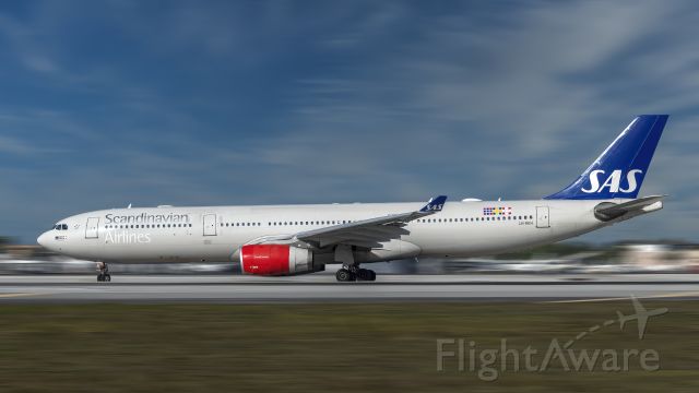 Airbus A330-300 (LN-RKH)