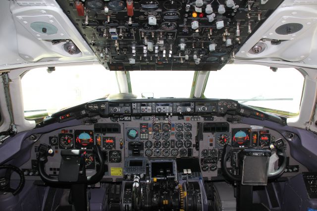 McDonnell Douglas MD-82 (PJ-MDA)